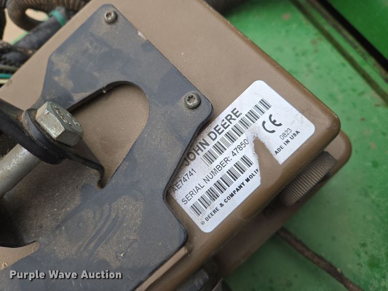 image for item EO0647 2008 John Deere 458 Megawide Plus round baler