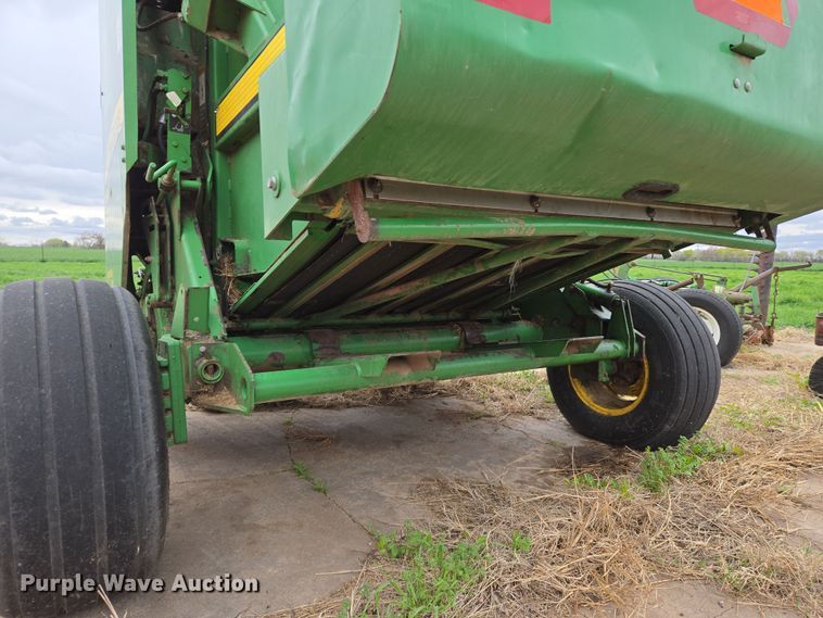 image for item EO0647 2008 John Deere 458 Megawide Plus round baler
