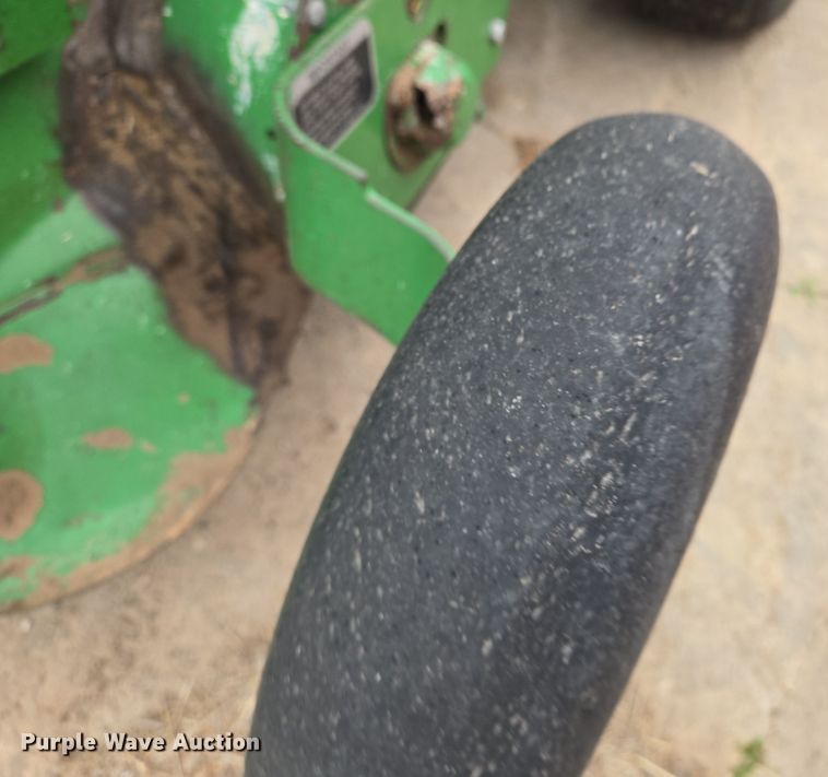 image for item EO0647 2008 John Deere 458 Megawide Plus round baler