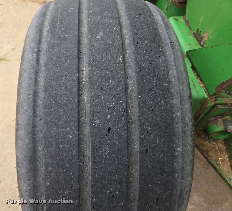 image for item EO0647 2008 John Deere 458 Megawide Plus round baler