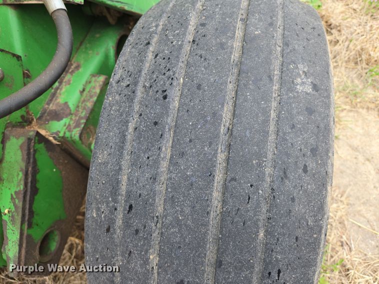 image for item EO0647 2008 John Deere 458 Megawide Plus round baler