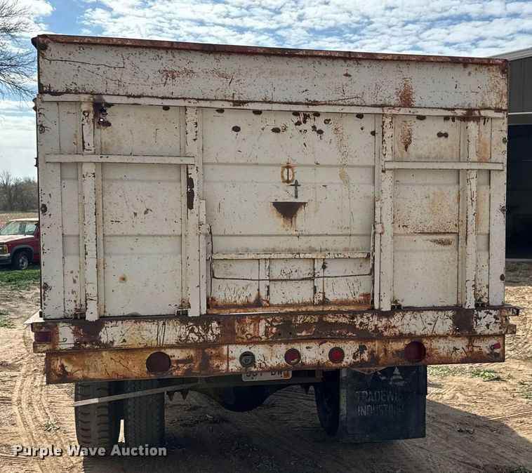 image for item EQ1257 1977 GMC 6500 Grain truck