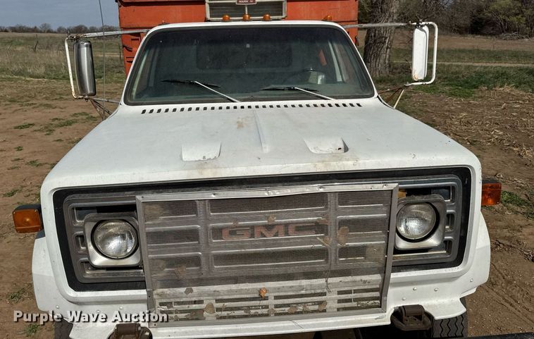 image for item EQ1257 1977 GMC 6500 Grain truck