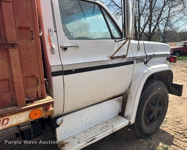 image for item EQ1257 1977 GMC 6500 Grain truck