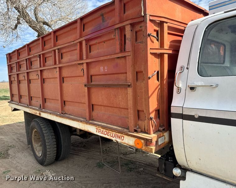 image for item EQ1257 1977 GMC 6500 Grain truck