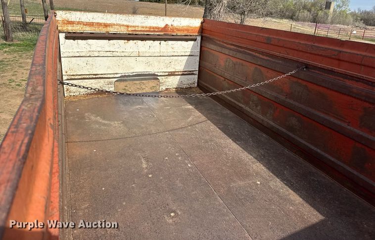 image for item EQ1257 1977 GMC 6500 Grain truck