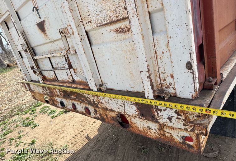 image for item EQ1257 1977 GMC 6500 Grain truck