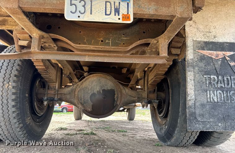 image for item EQ1257 1977 GMC 6500 Grain truck