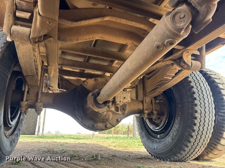 image for item EQ1257 1977 GMC 6500 Grain truck