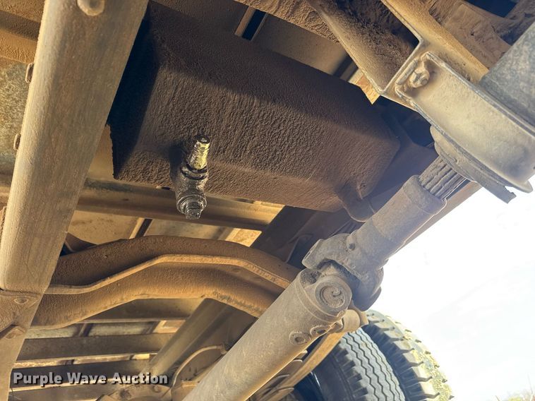 image for item EQ1257 1977 GMC 6500 Grain truck