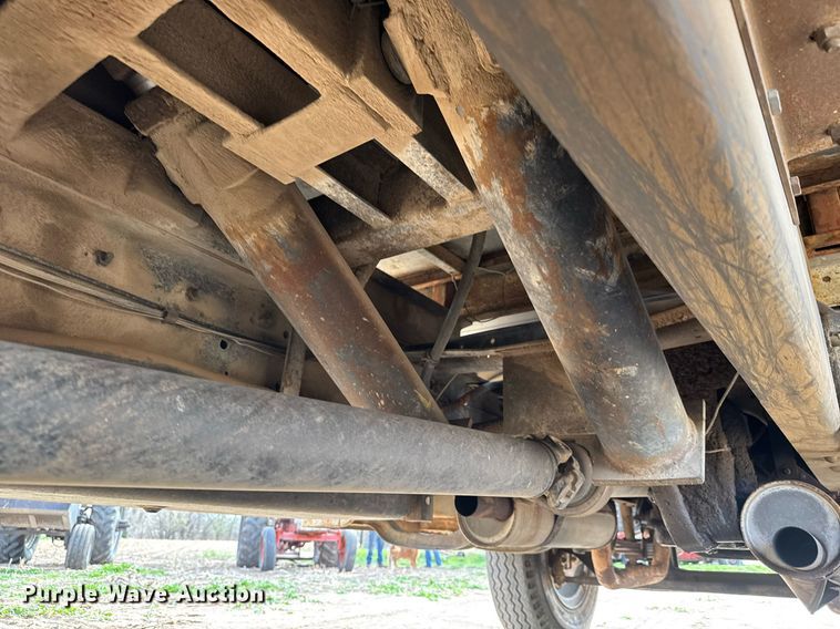 image for item EQ1257 1977 GMC 6500 Grain truck