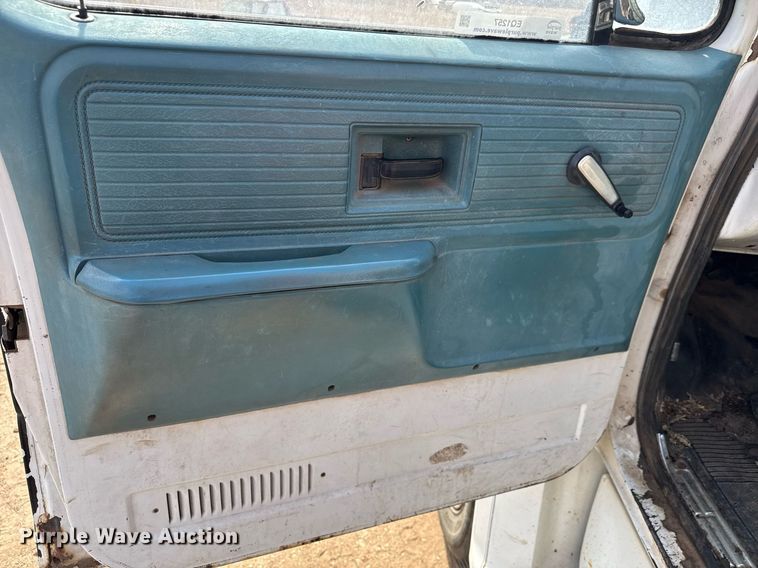 image for item EQ1257 1977 GMC 6500 Grain truck