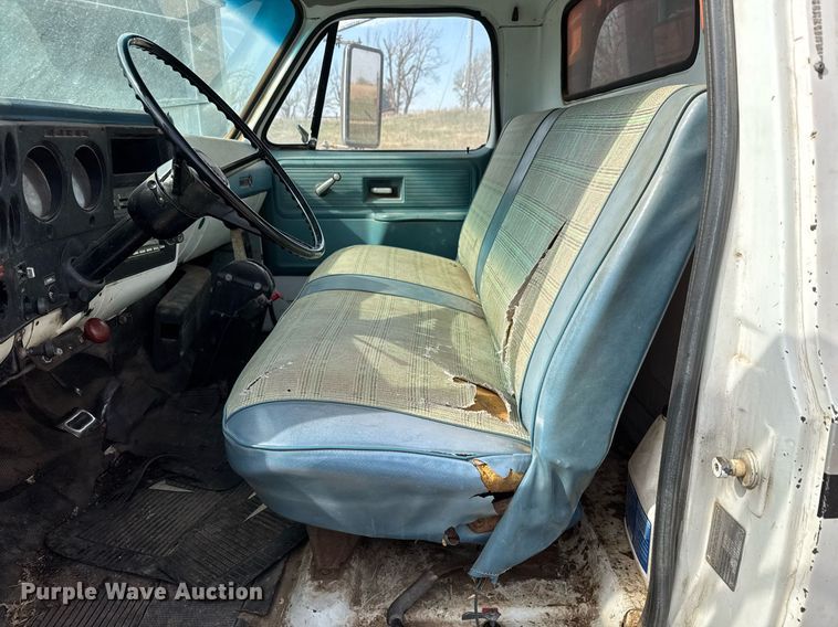 image for item EQ1257 1977 GMC 6500 Grain truck