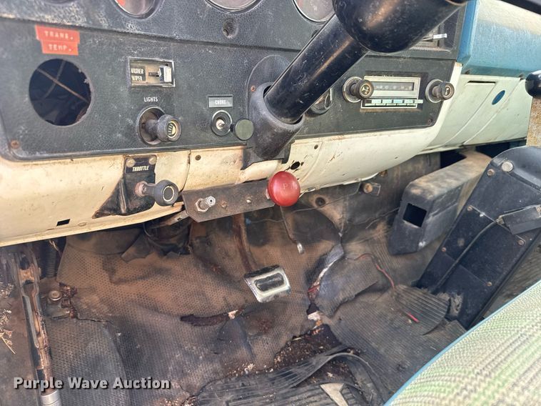 image for item EQ1257 1977 GMC 6500 Grain truck