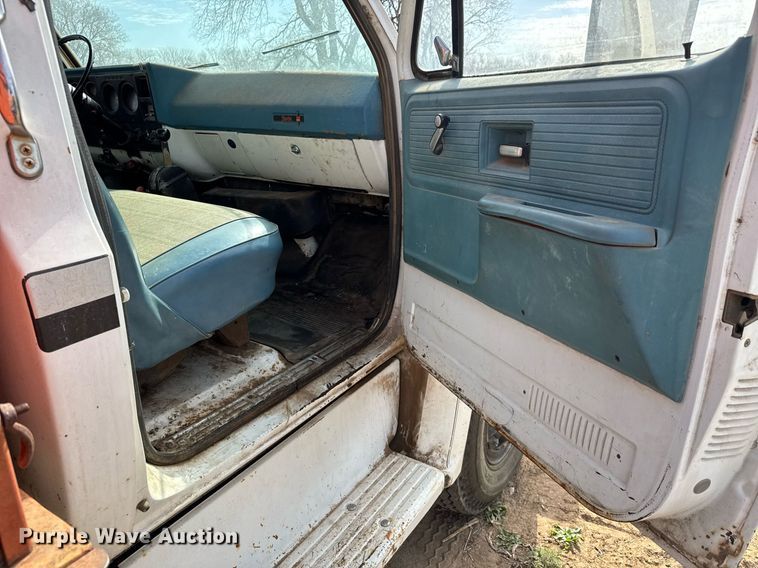 image for item EQ1257 1977 GMC 6500 Grain truck