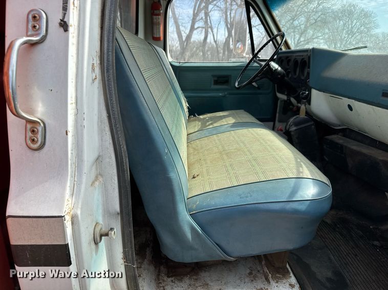 image for item EQ1257 1977 GMC 6500 Grain truck