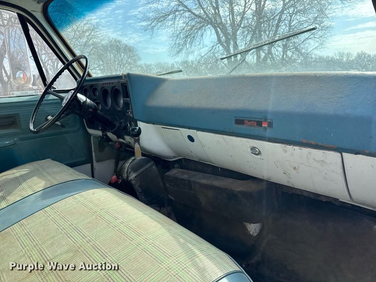 image for item EQ1257 1977 GMC 6500 Grain truck