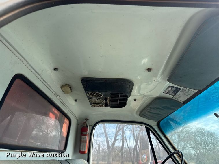 image for item EQ1257 1977 GMC 6500 Grain truck