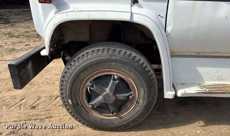 image for item EQ1257 1977 GMC 6500 Grain truck