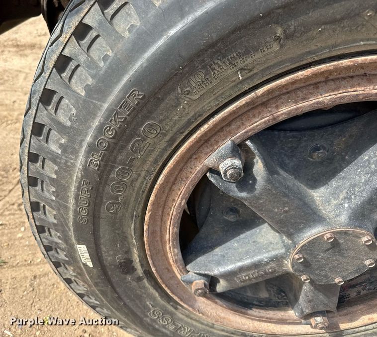 image for item EQ1257 1977 GMC 6500 Grain truck