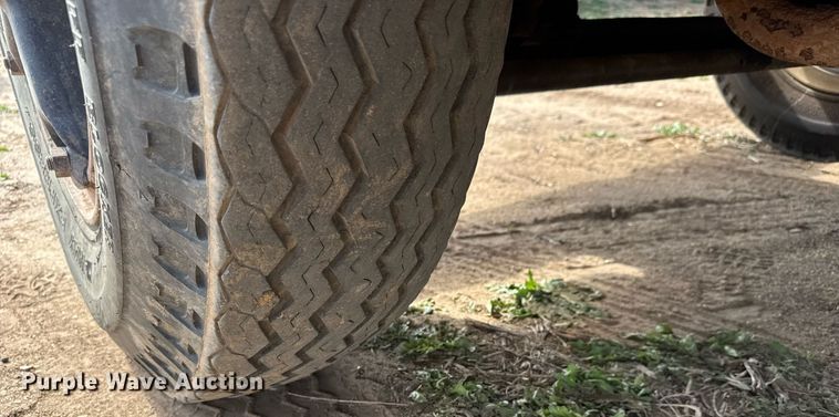 image for item EQ1257 1977 GMC 6500 Grain truck