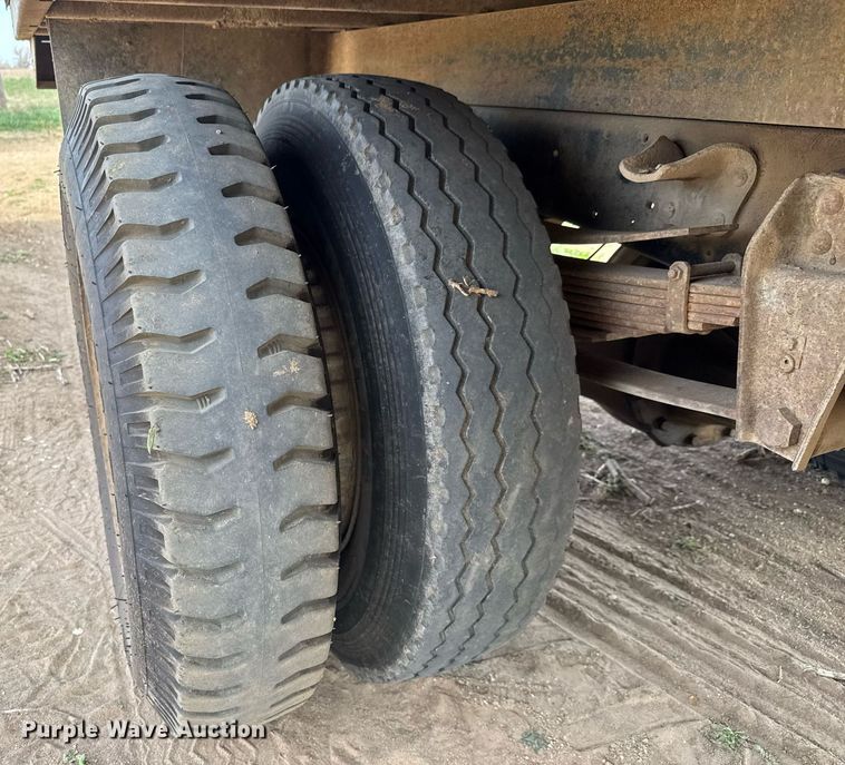 image for item EQ1257 1977 GMC 6500 Grain truck