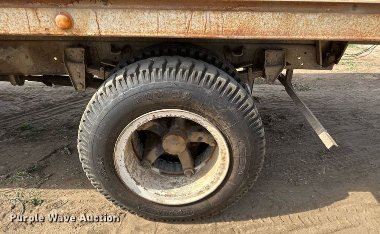 image for item EQ1257 1977 GMC 6500 Grain truck