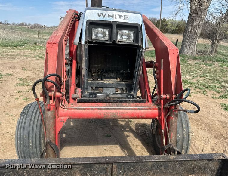 image for item EQ1258 1976 White 2-85 tractor