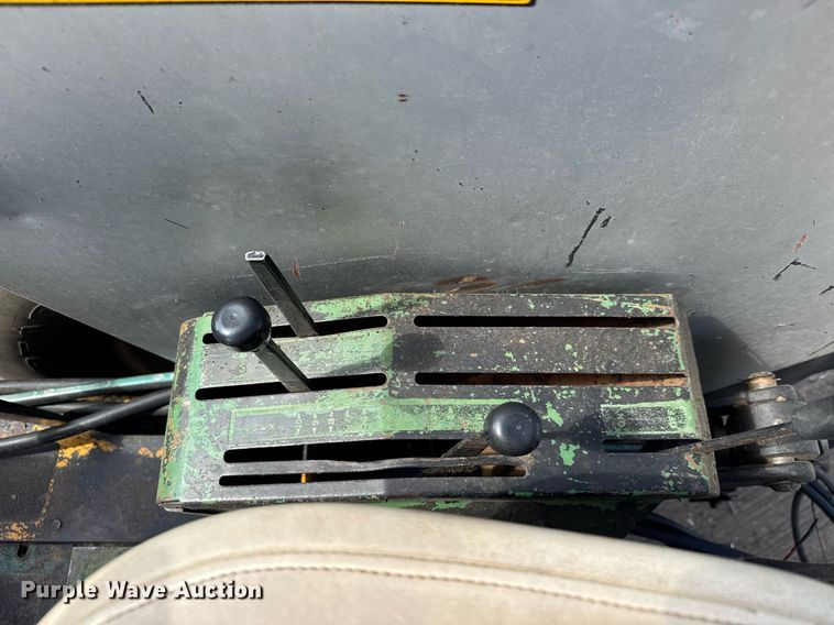 image for item EQ1258 1976 White 2-85 tractor