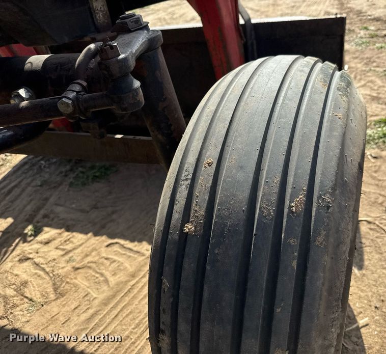 image for item EQ1258 1976 White 2-85 tractor