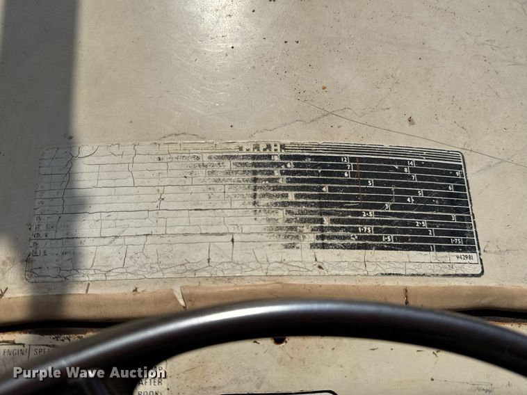 image for item EQ1259 1974 David Brown 1210 tractor