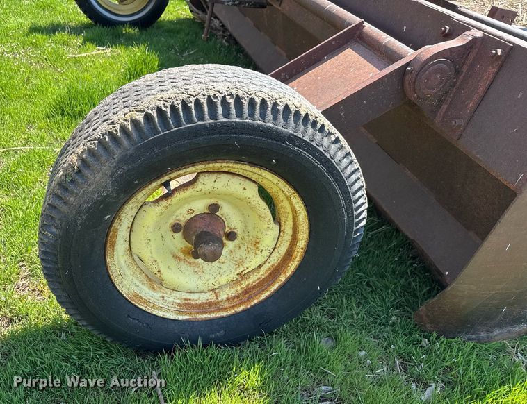 image for item EQ1261 10' W box blade