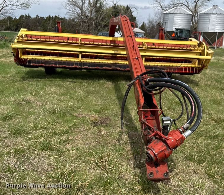 image for item EQ1282 1994 New Holland 116 swather / windrower