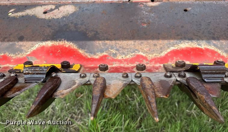 image for item EQ1282 1994 New Holland 116 swather / windrower