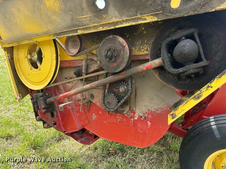 image for item EQ1282 1994 New Holland 116 swather / windrower