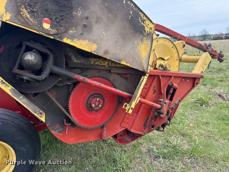 image for item EQ1282 1994 New Holland 116 swather / windrower