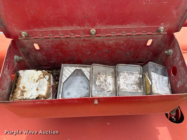 image for item EQ1282 1994 New Holland 116 swather / windrower