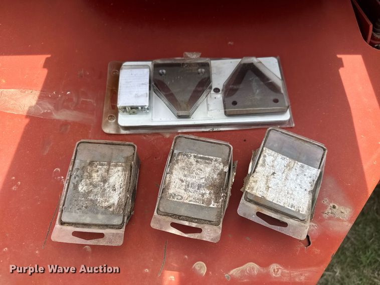 image for item EQ1282 1994 New Holland 116 swather / windrower