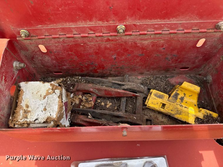 image for item EQ1282 1994 New Holland 116 swather / windrower