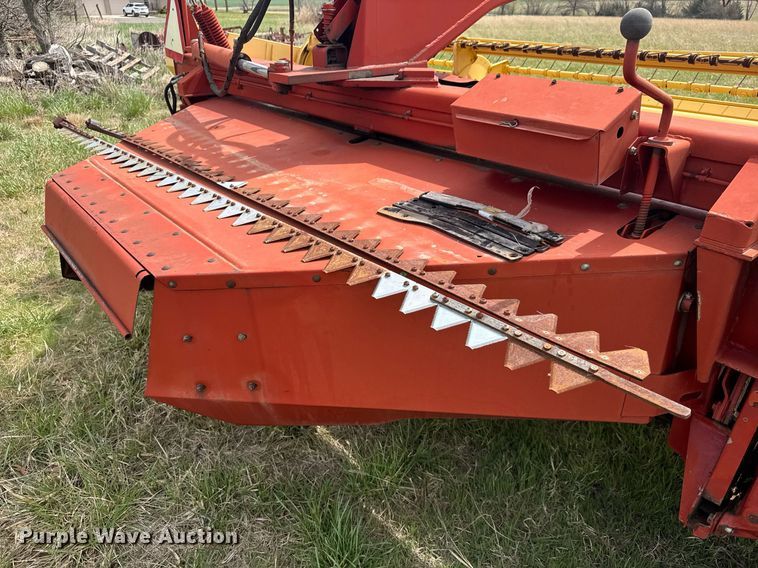 image for item EQ1282 1994 New Holland 116 swather / windrower
