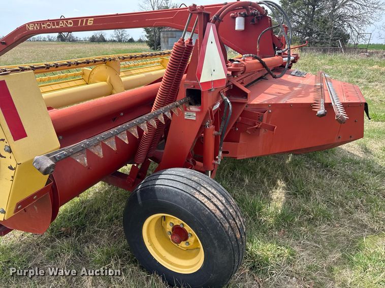 image for item EQ1282 1994 New Holland 116 swather / windrower