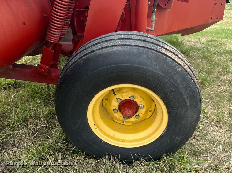 image for item EQ1282 1994 New Holland 116 swather / windrower