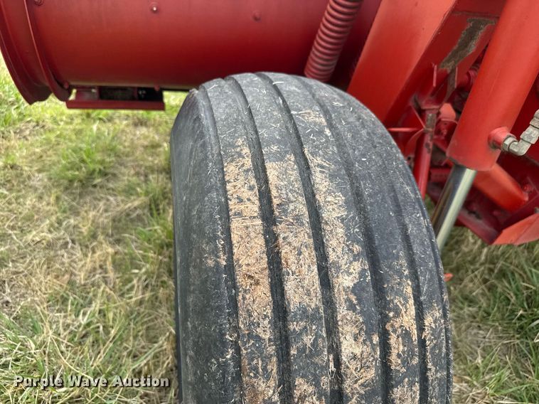 image for item EQ1282 1994 New Holland 116 swather / windrower