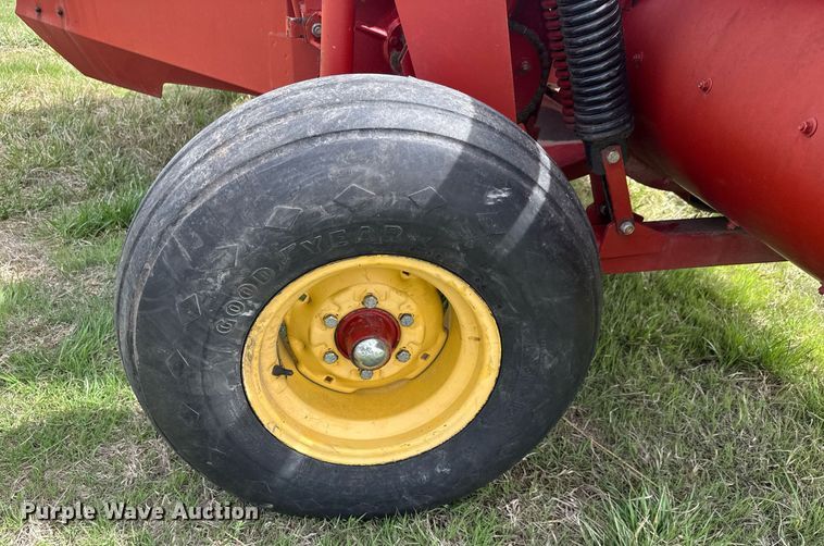 image for item EQ1282 1994 New Holland 116 swather / windrower