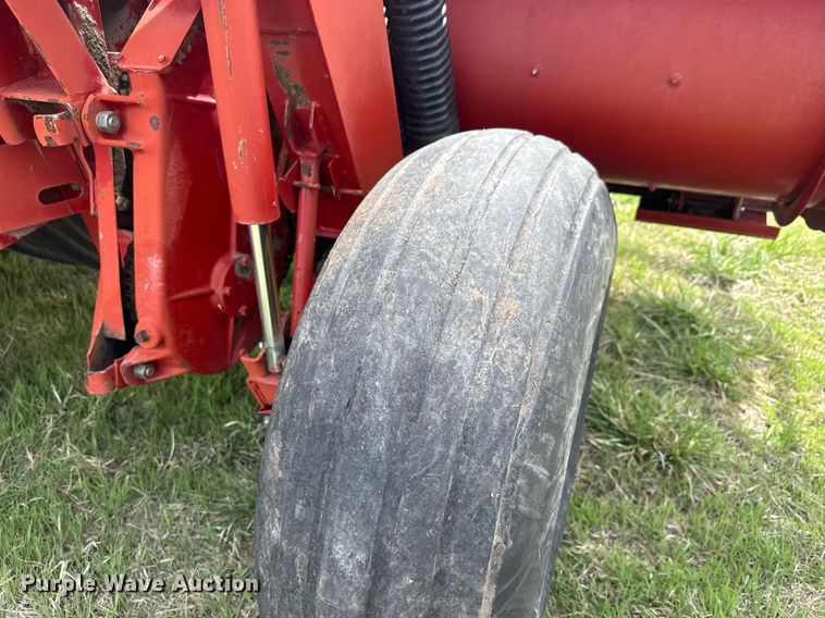 image for item EQ1282 1994 New Holland 116 swather / windrower