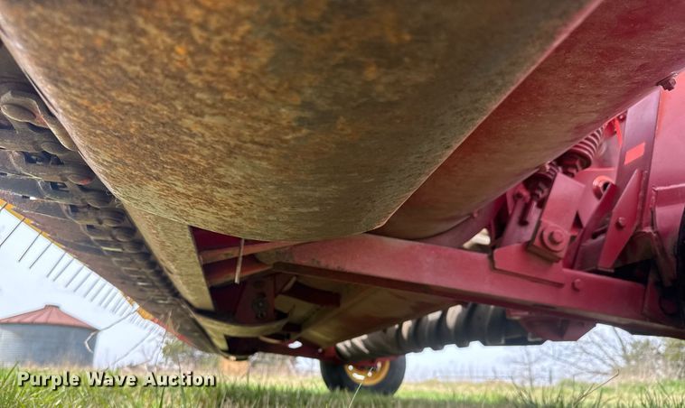 image for item EQ1282 1994 New Holland 116 swather / windrower