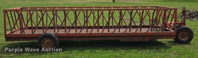 image for item EQ3997 Apache hay bale feeder