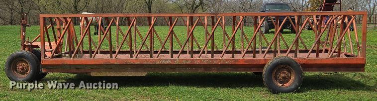 image for item EQ3997 Apache hay bale feeder