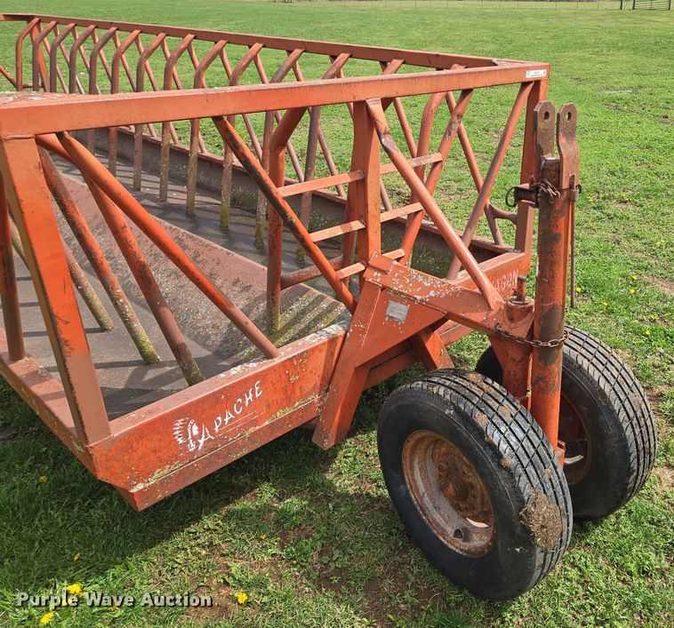 image for item EQ3997 Apache hay bale feeder