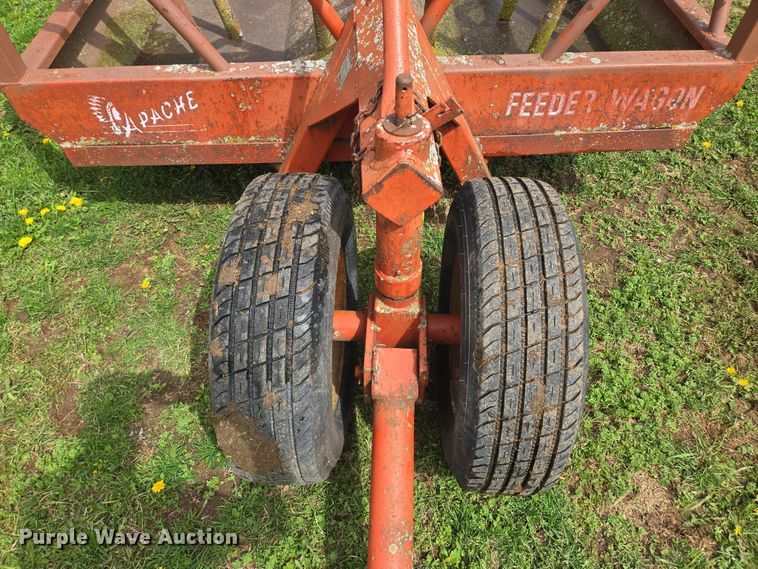 image for item EQ3997 Apache hay bale feeder